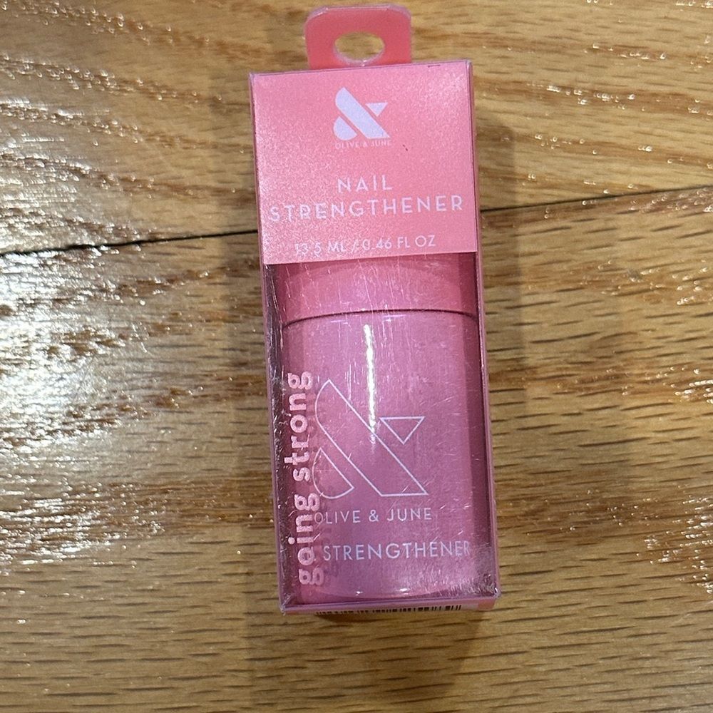 Olive & June Nail strengthener